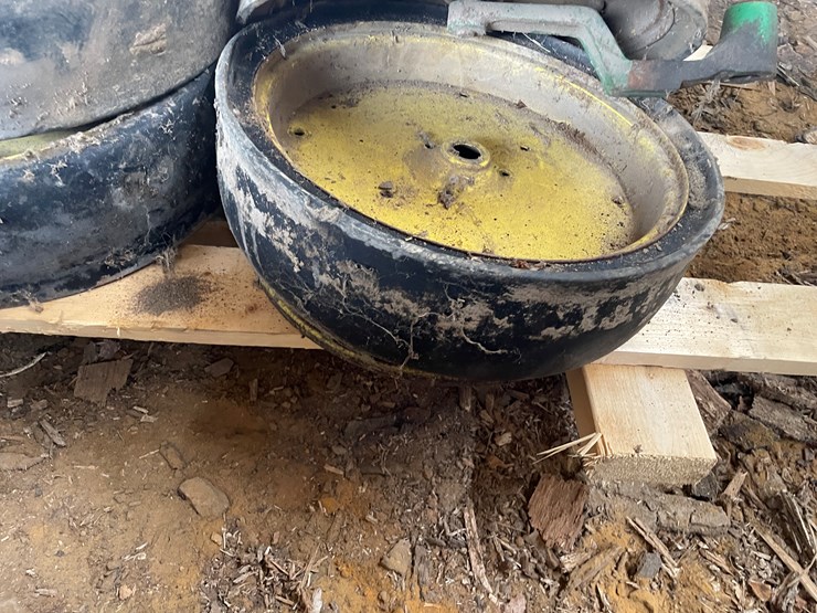 #5557-•-john-deere-gauge-wheels-image-5