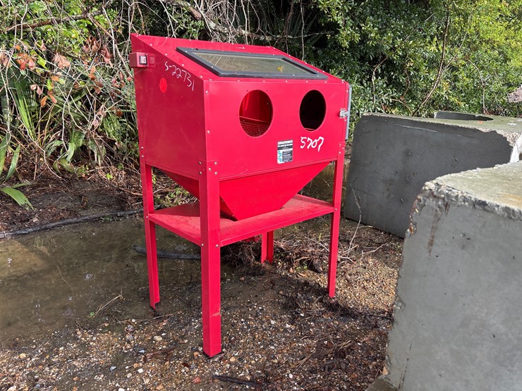#5111-•-sand-blasting-cabinet-image-1