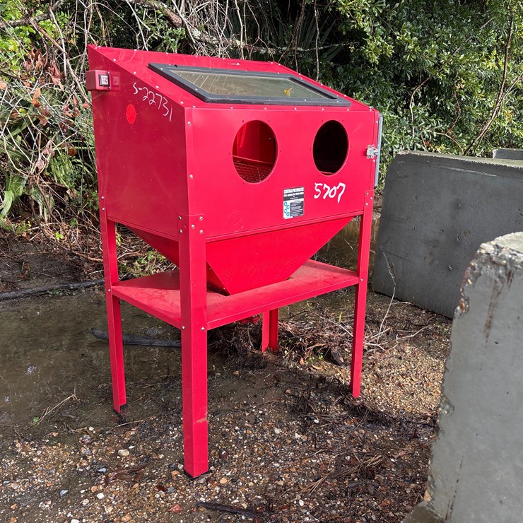 #5111 • SAND BLASTING CABINET