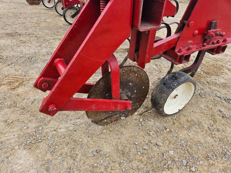 #264-•-ih-233-6-row-30"-3pt-cultivator-image-14