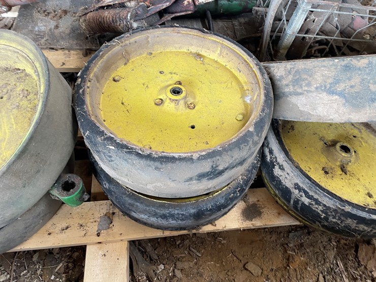 #5557-•-john-deere-gauge-wheels-image-3