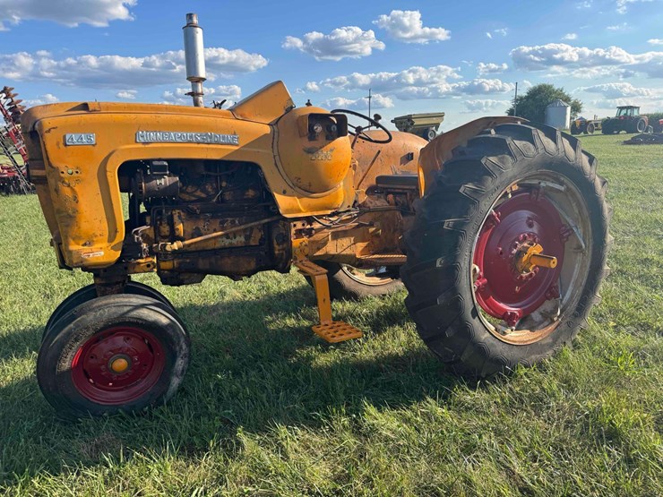 minneapolis-moline-445lp-tractor-image-1