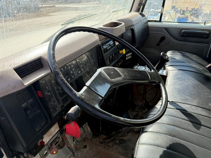 1996-international-4700-image-36