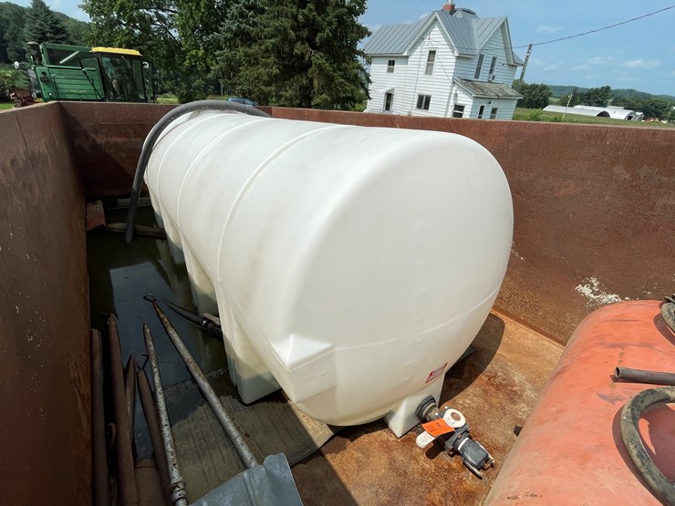 #5502-•-1000-gallon-poly-tank-image-1