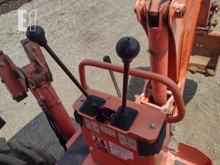 16-kubota-b26tlb-tractor-8242-image-12