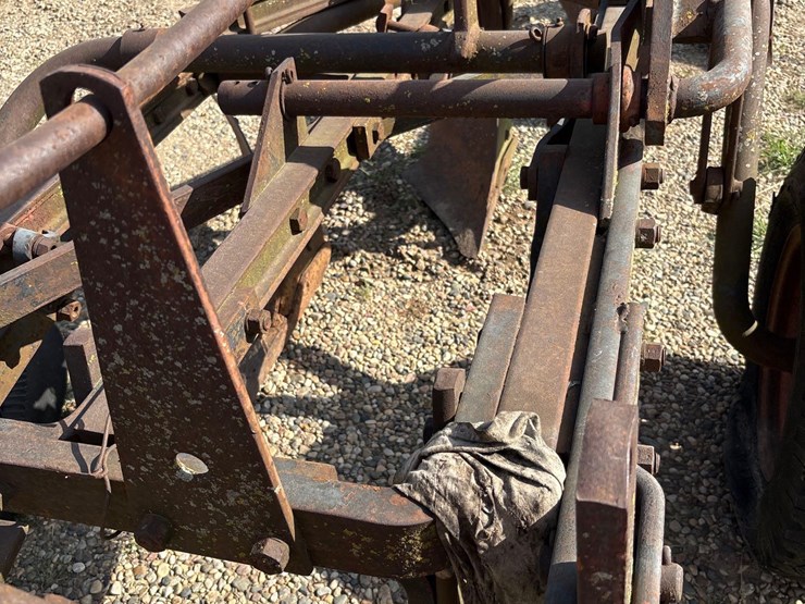 international-4-bottom-plow-image-11