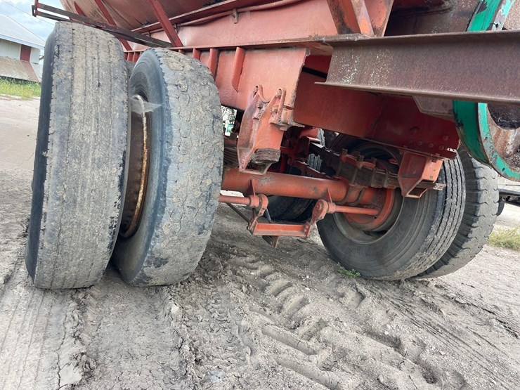 shop-built-10,000-gallon-manure-tank/running-gear-image-9