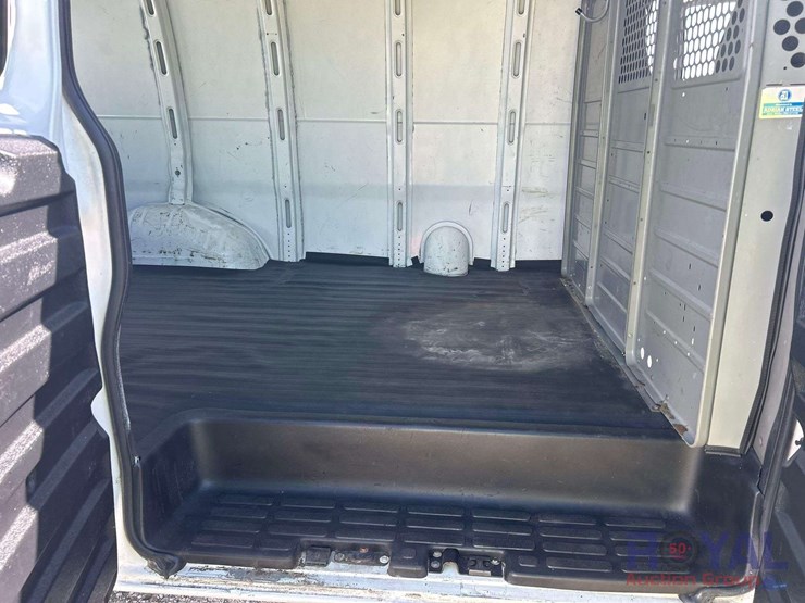 2006-chevrolet-express-2500-cargo-van-image-19