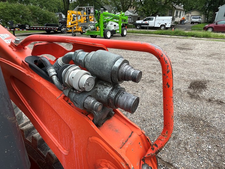 2016-kubota-ssv75-image-15