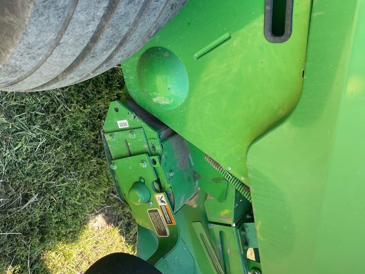 2019-john-deere-560m-image-11