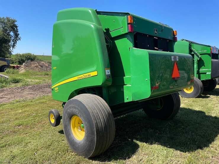 2013-john-deere-569-premium-image-4