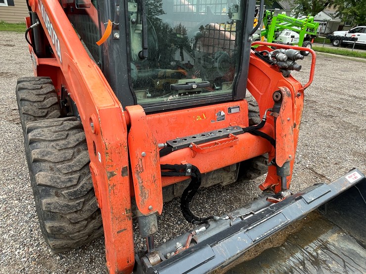 2016-kubota-ssv75-image-34