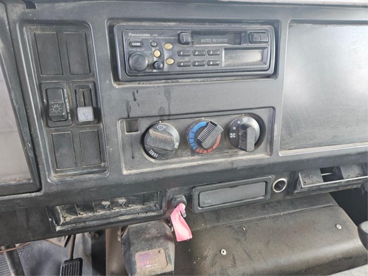 #384-•-1995-ih-4900-crew-cab-dump-truck-image-41
