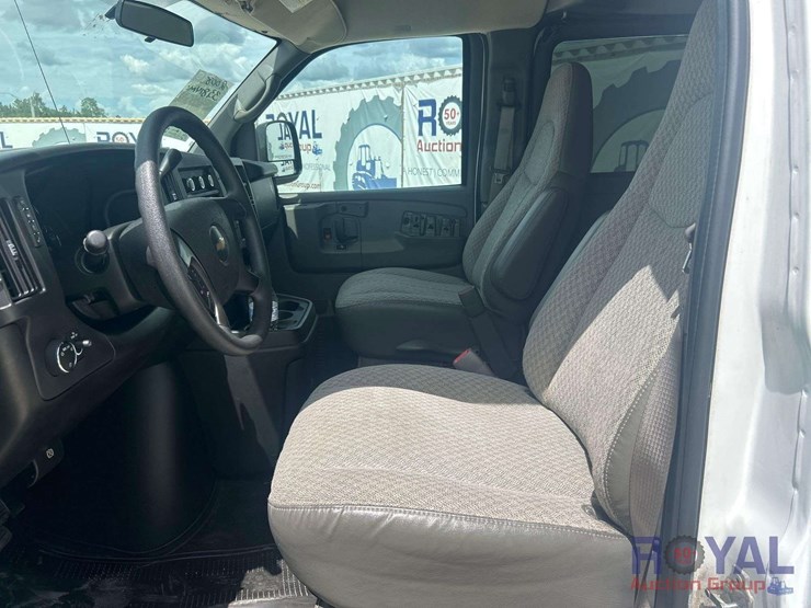 2008-chevrolet-express-passenger-van-image-14