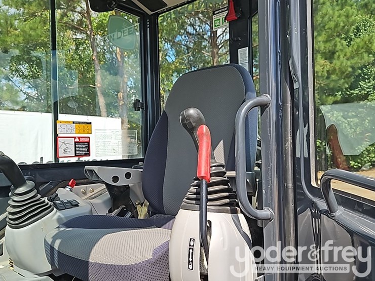 2019-deere-35g-image-31