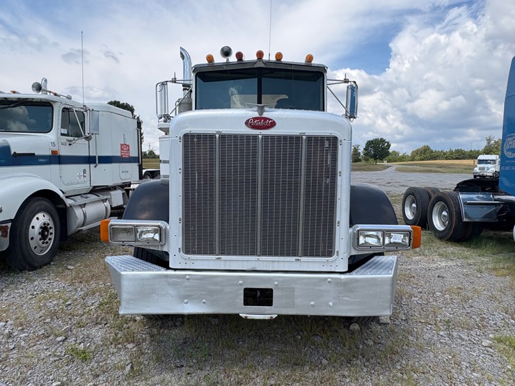 peterbilt-378-image-2