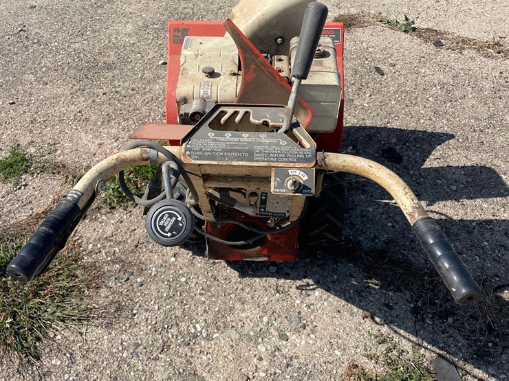 arends-26”-snowblower-image-4