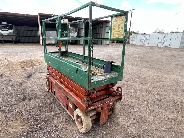 #1017-•-scissor-lift-image-36