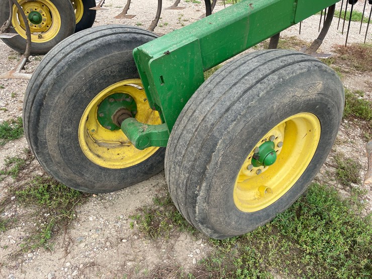 john-deere-2210-image-9
