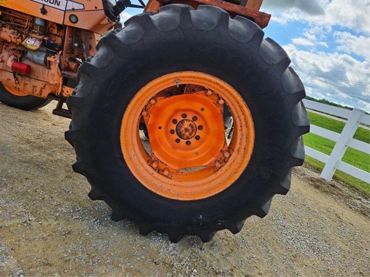 massey-ferguson-383-image-39