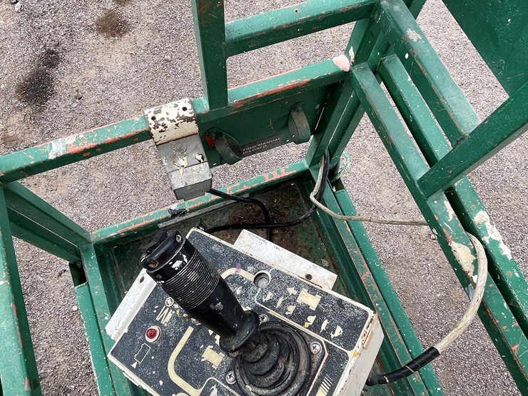 #1017-•-scissor-lift-image-22