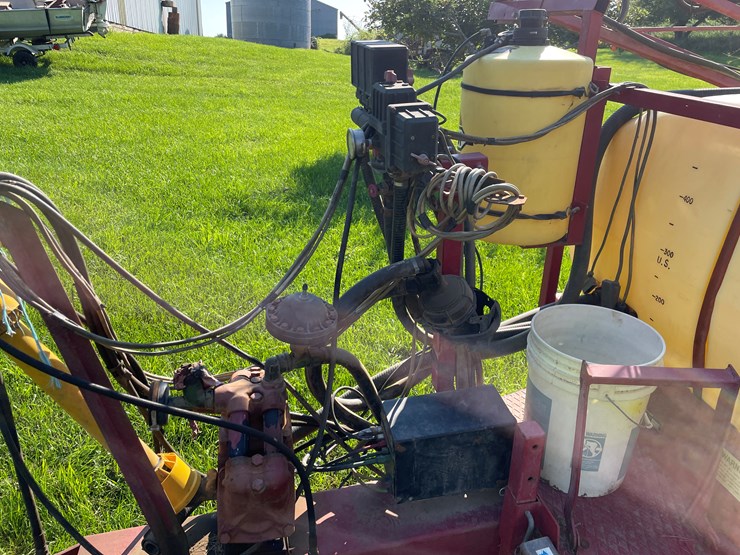 #5476-•-500-gallon-hardi-pull-behind-sprayer-image-13