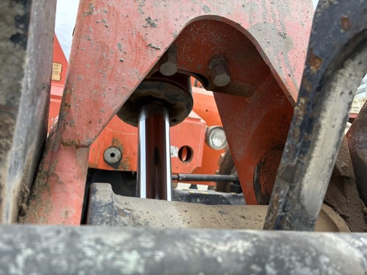 2013-jlg-8042-image-6