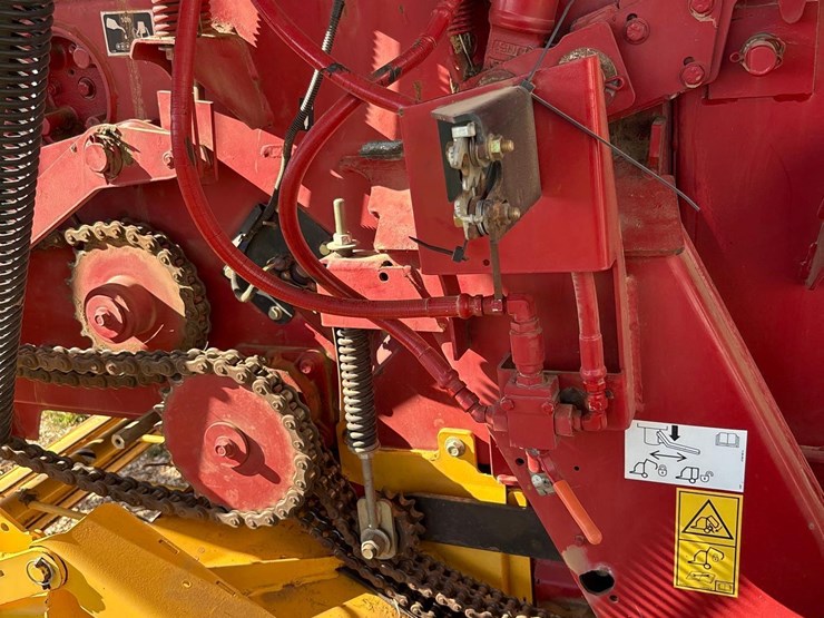 2015-new-holland-roll-belt-560-image-43