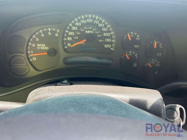 2003-chevrolet-silverado-image-11