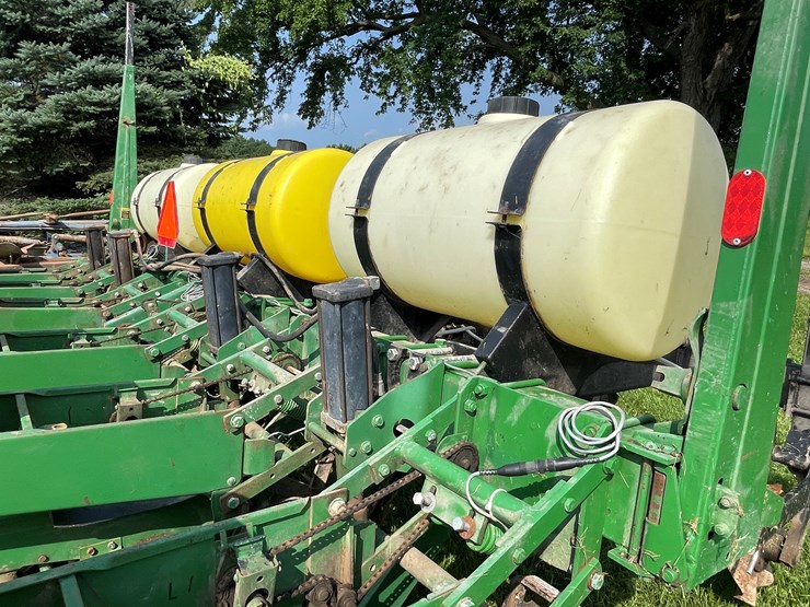 #5551-•-john-deere-p7000-planter-seeder-image-28