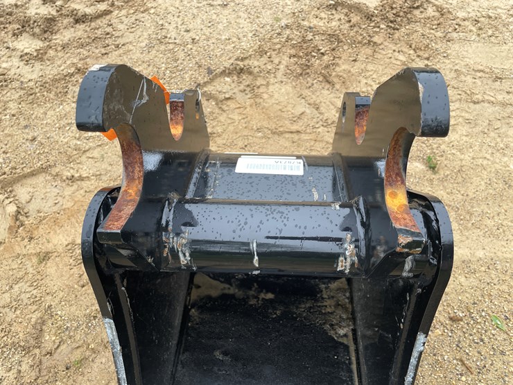#214-•-kubota-18"-mini-excavator-bucket-image-8