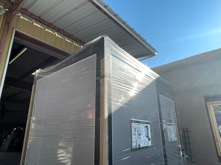 #4002-•-portable-restroom-image-16