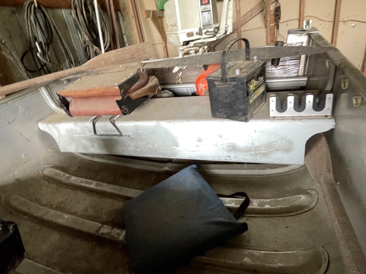 #5492-•-14'-alumacraft-boat-with-chrysler-20hp-outboard-motor-image-21