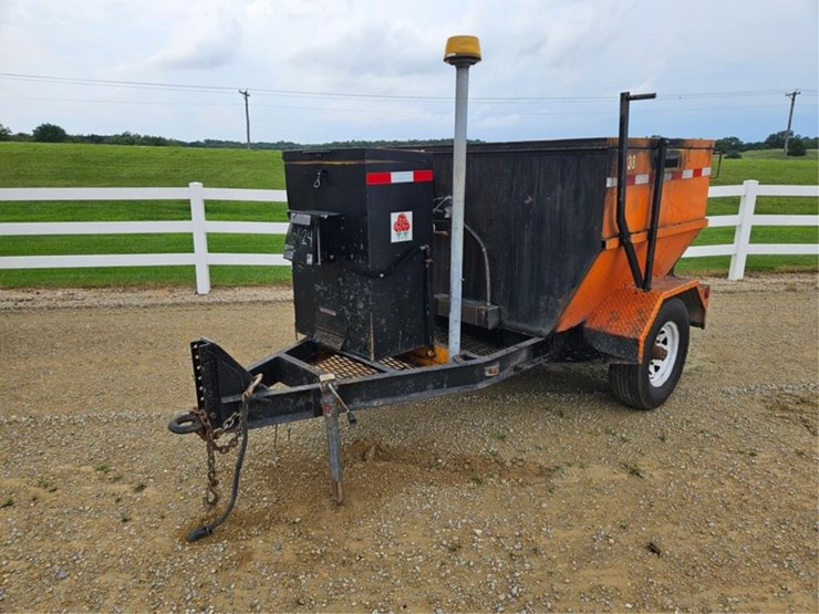 #354-•-km-industries-hot-box-asphalt-trailer-image-1