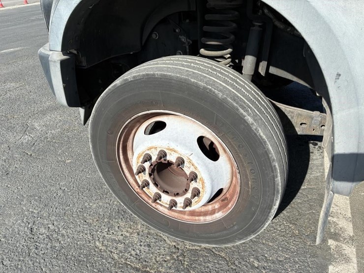 2010-ford-f550-image-8