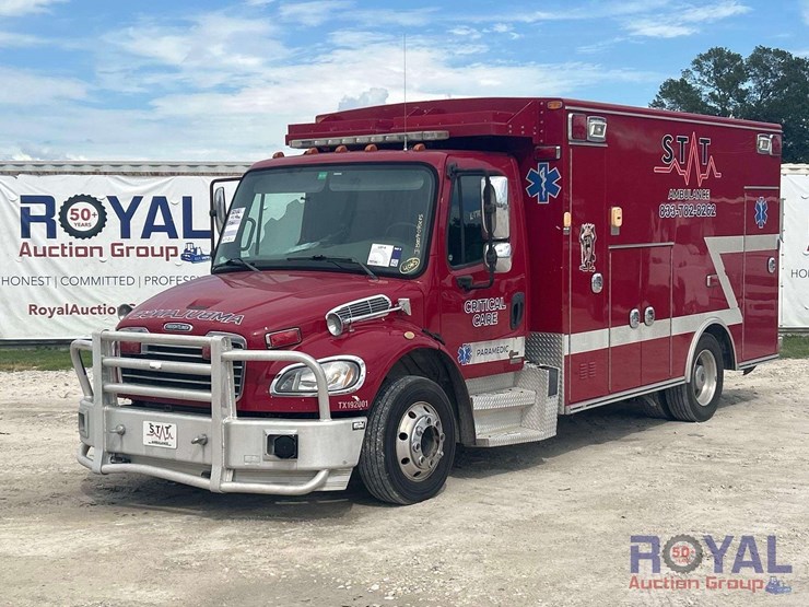 2012-freightliner-m2-106-braun-ambulance-image-1