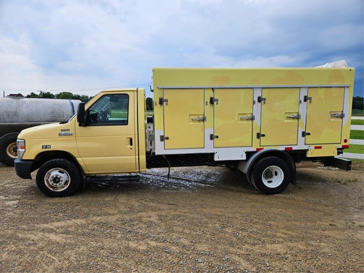 2019-ford-e450-image-2