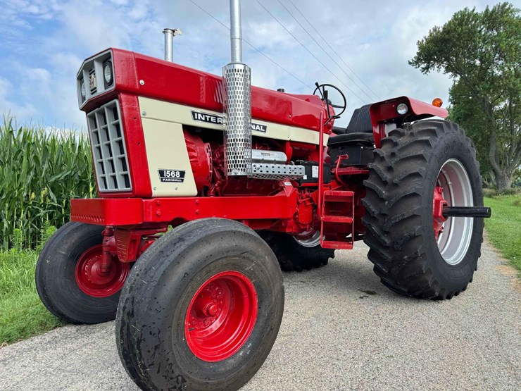 1974-ih-1568-tractor-image-8