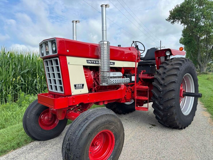 1974-ih-1568-tractor-image-12