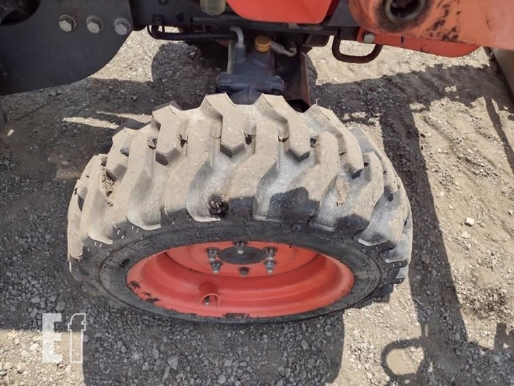 16-kubota-b26tlb-tractor-8242-image-23