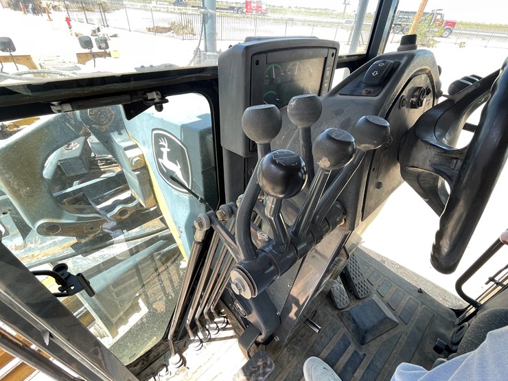 deere-672d-image-40