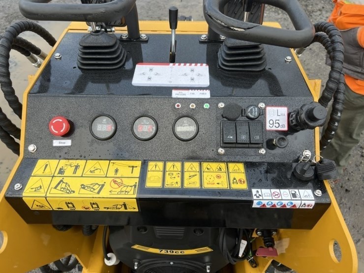 2025-agt-mx-crt23-mini-compact-track-loader-image-16