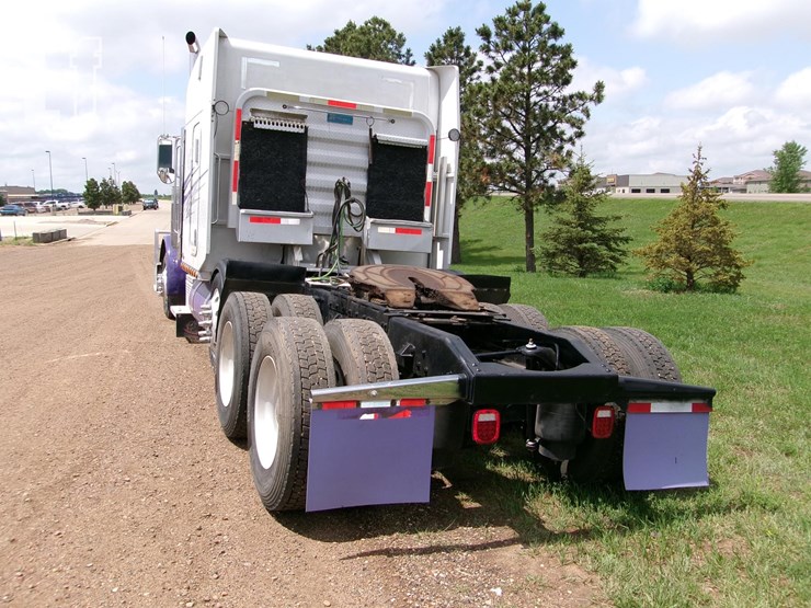 2005-peterbilt-379-image-4