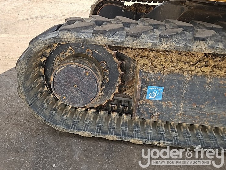 2019-deere-35g-image-9