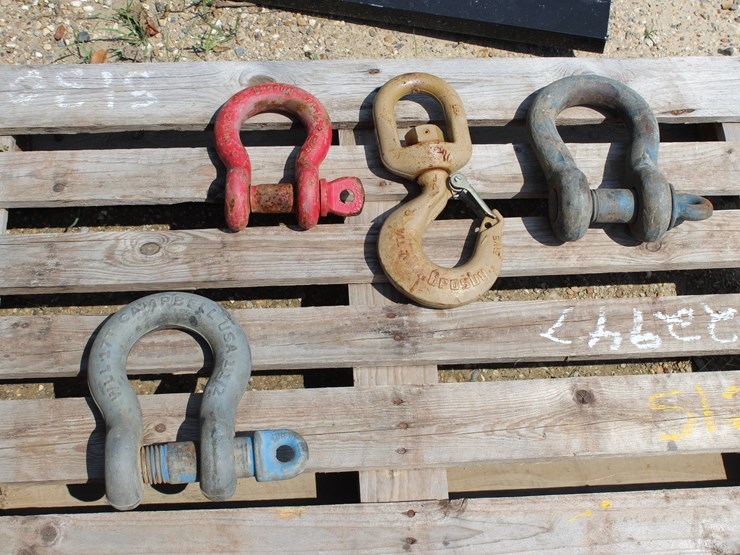 #5123-•-lot-of-3-shackles-and-1-hook-image-1