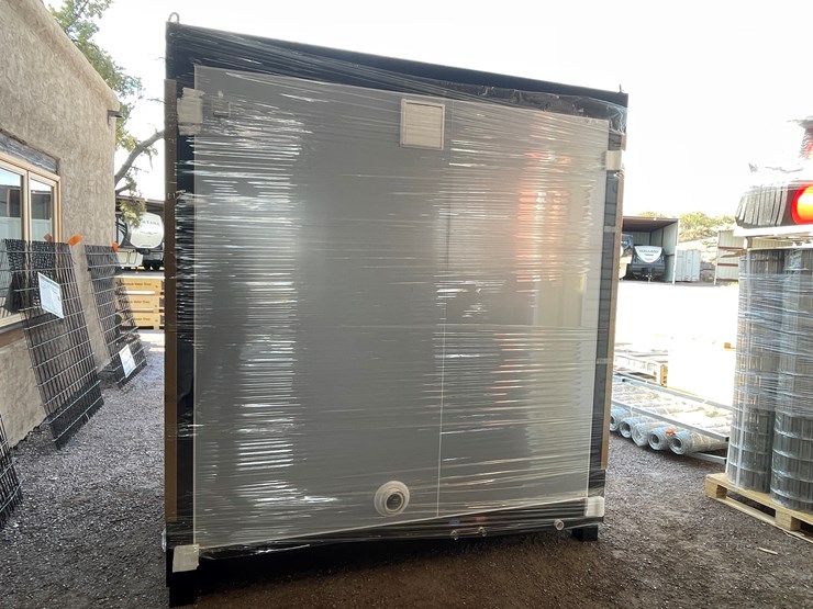 #4002-•-portable-restroom-image-11