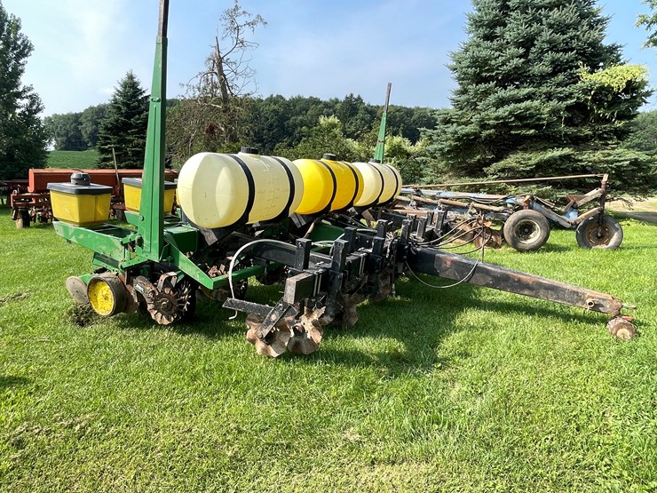 #5551-•-john-deere-p7000-planter-seeder-image-2