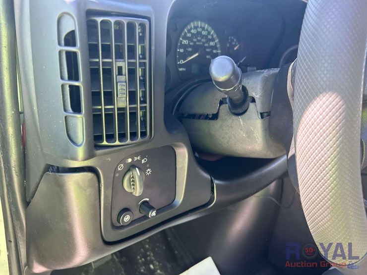 2006-chevrolet-express-2500-cargo-van-image-13