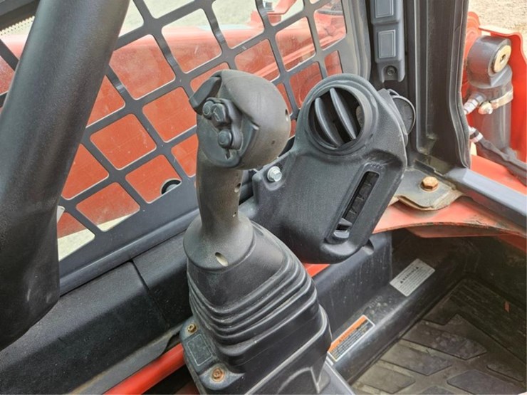 kubota-ssv75-image-19