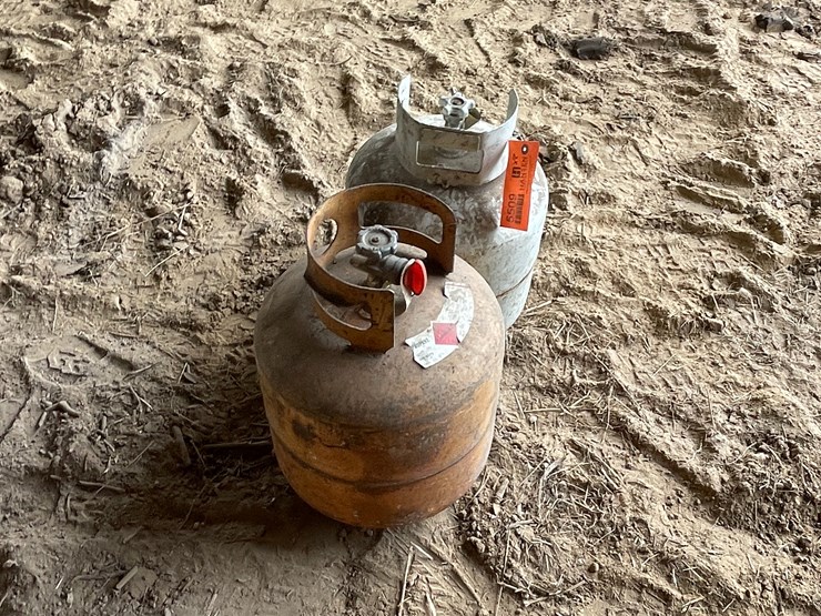 #5509-•-(2)-20-lb-propane-tanks-image-4